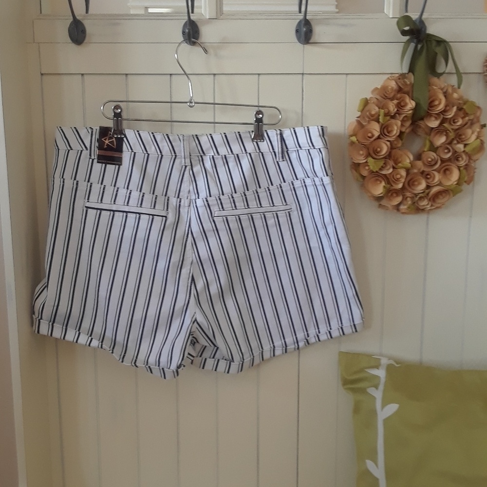 Adorable Navy & White Plus Size Sailor Shorts - Picture 3 of 8